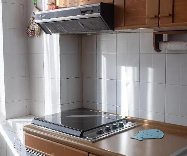 Peaceful Family Apartment, Near Metro Apartment Rom